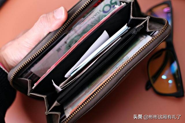 中年包包男款40到50岁翻毛皮,中年男人时尚新款休闲包