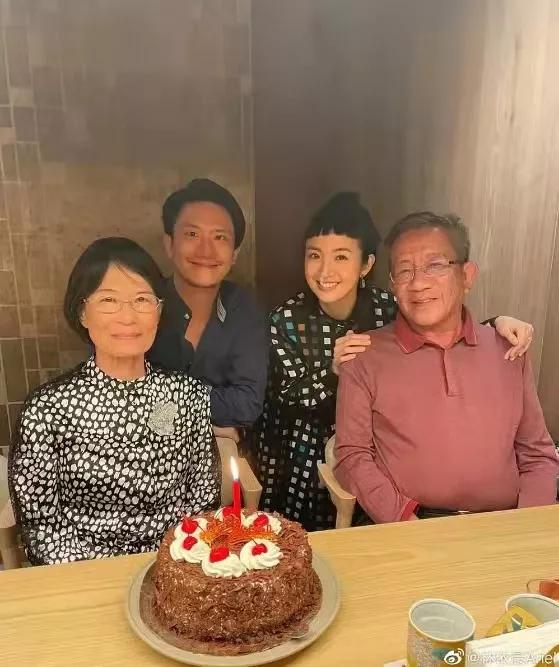 知名女明星怀孕六个月,试管10年怀孕的女明星