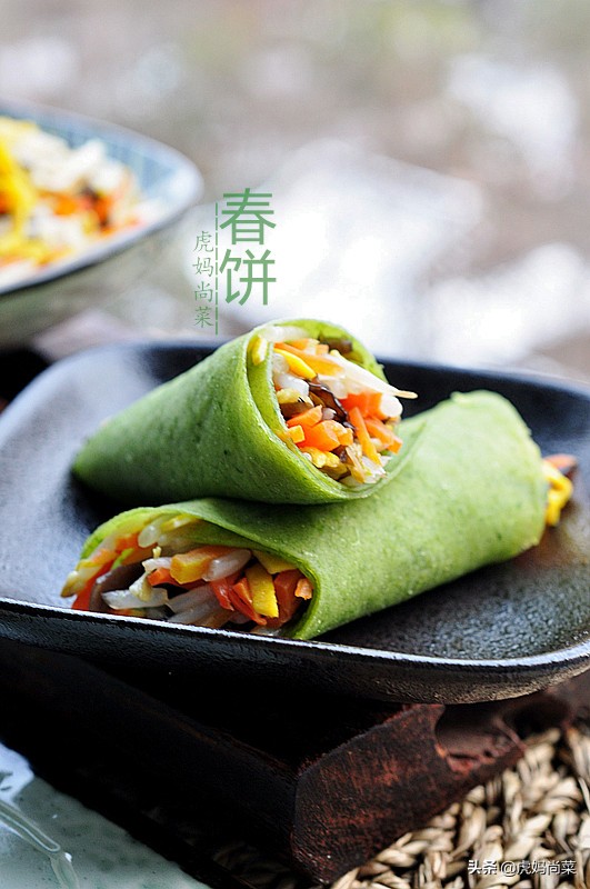 春饼这样做薄如蝉翼劲道又好吃,薄如蝉翼的春饼和面比例