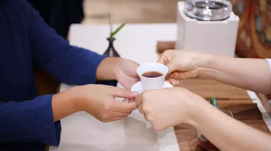 功夫茶敲桌子三下啥意思,功夫茶敲三下桌面