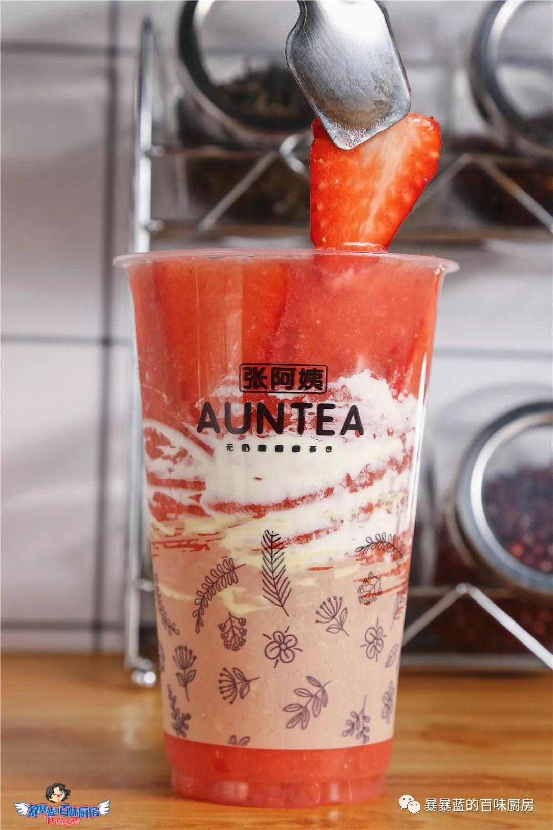 1杯奶茶10种底料25块钱抱着喝！立刻给我上车！（喊破喉咙）