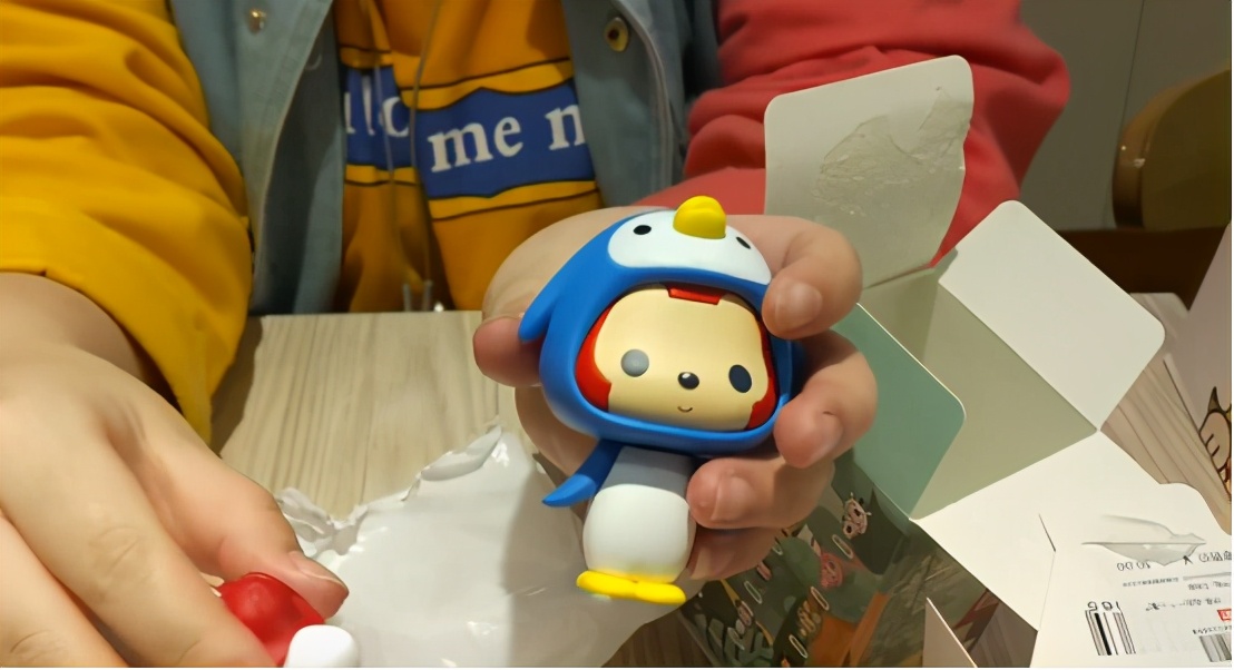 85后夫妻年入16亿,95后夫妻靠摆地摊日入九千