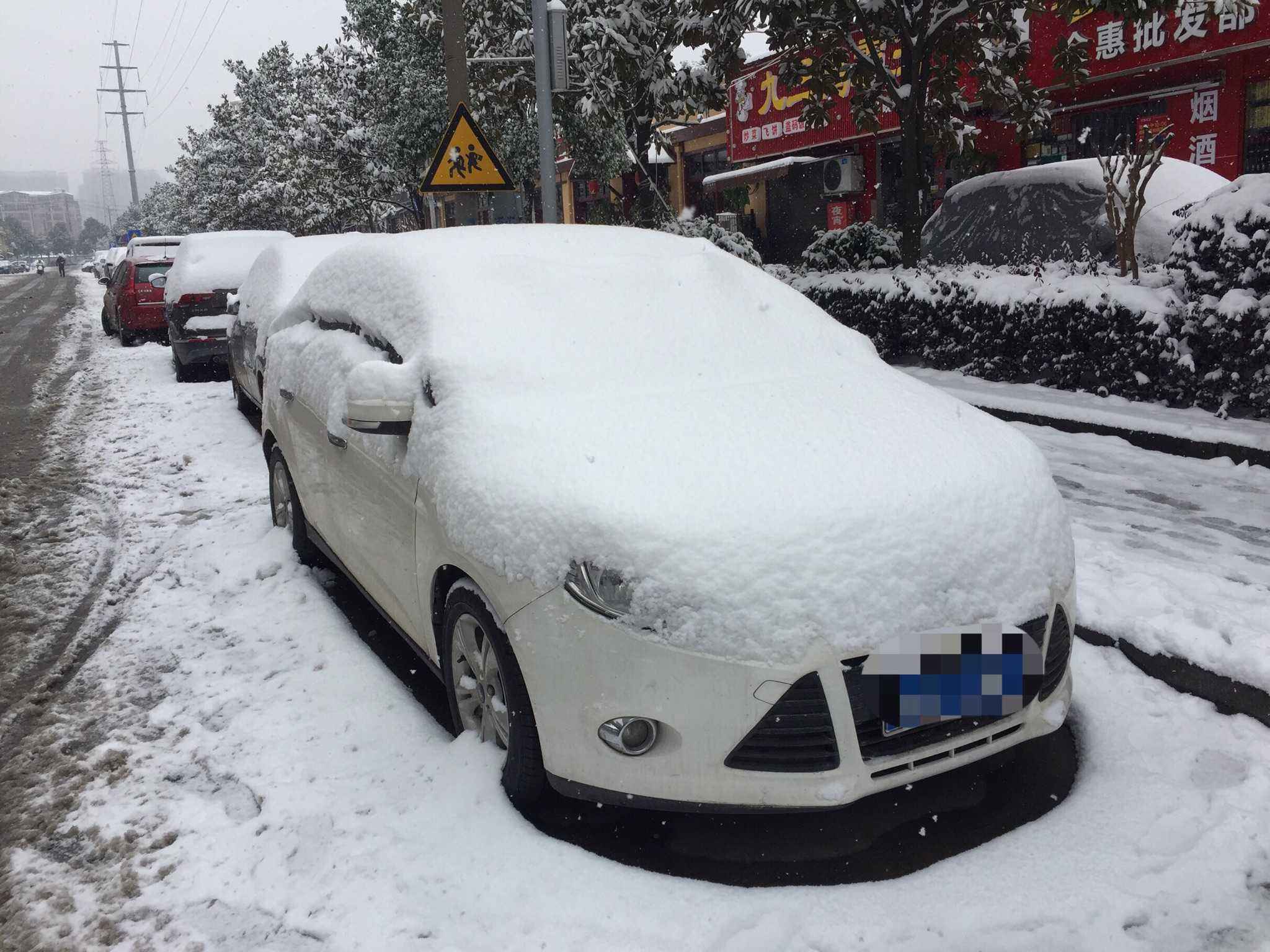冬天车玻璃被冻怎么快速处理,雪天玻璃被冻住怎么处理