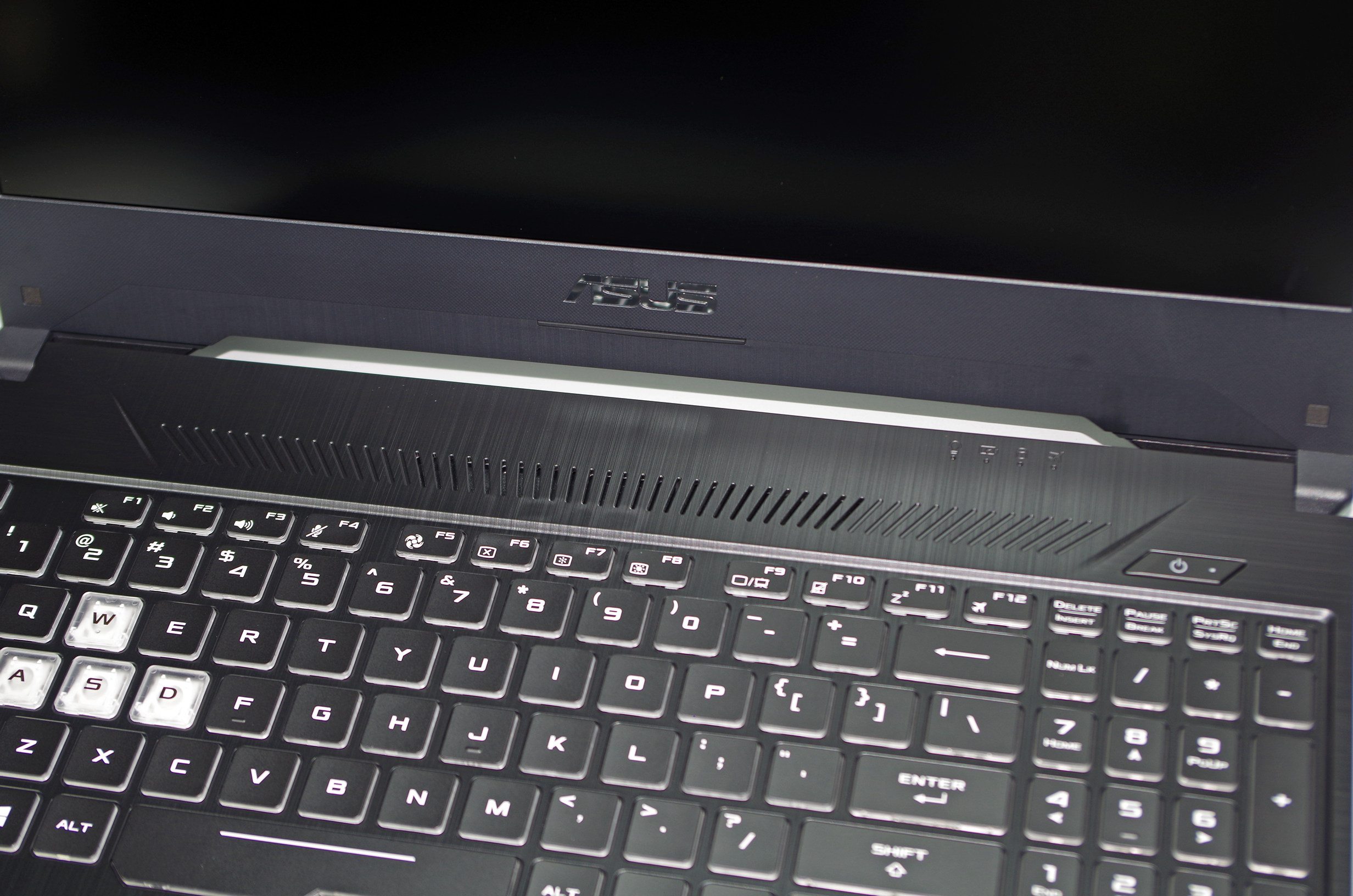 华硕飞行堡垒7怎么进入bios,华硕飞行堡垒7能加装机械硬盘吗