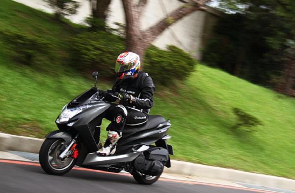 2万左右公认最好通勤踏板摩托,2万以内踏板摩托车推荐2021