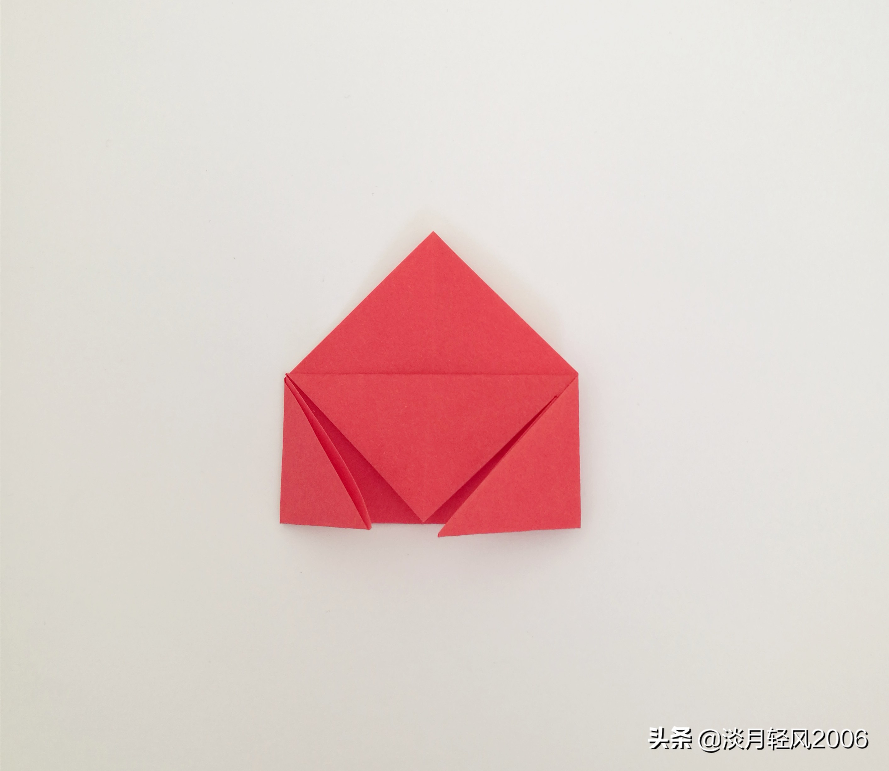 正方形星空卡纸爱心卷轴折法,简单有趣的卡纸折心