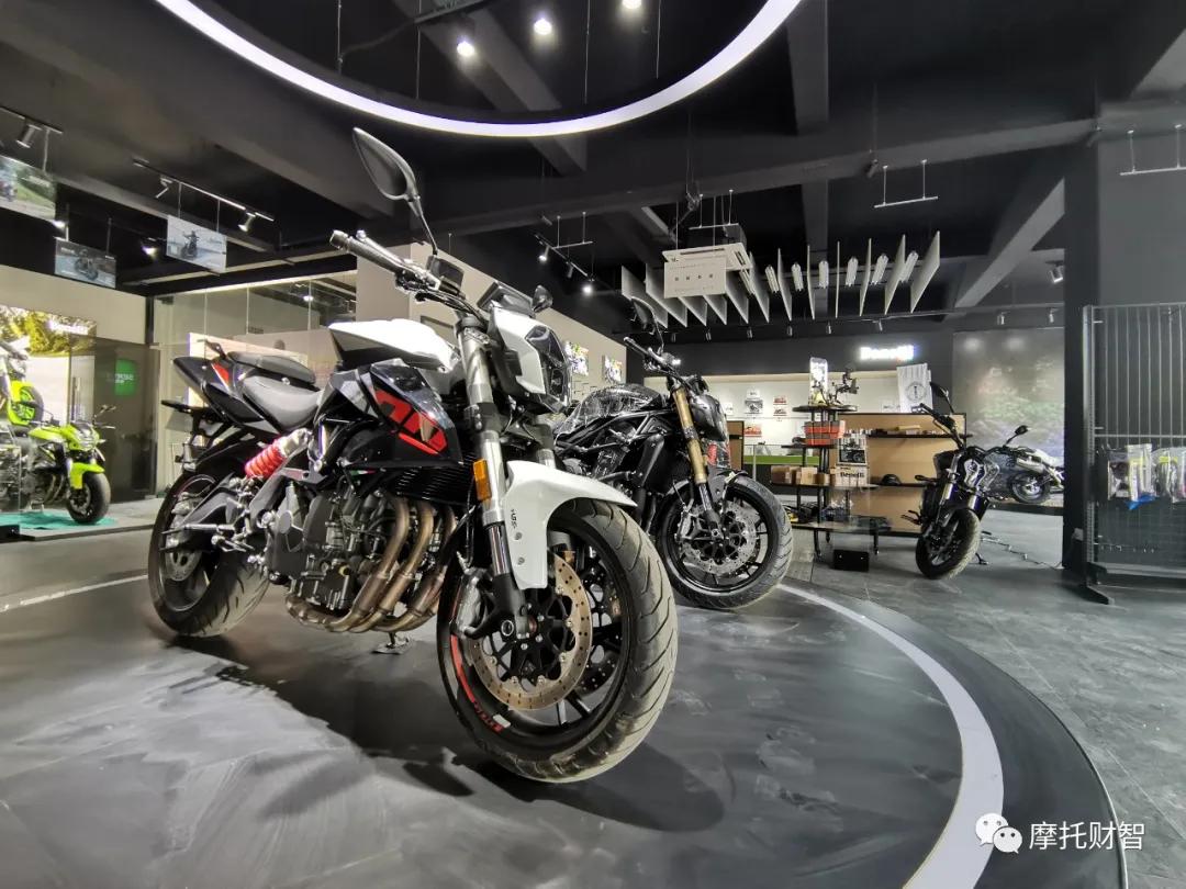 唯有四缸高—胖虎试驾2020款黄龙600操控不再是硬伤