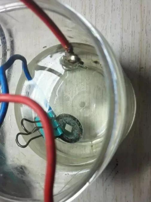 铜钱锈了把玩可以除掉锈吗,铜钱生锈了怎么去锈呢