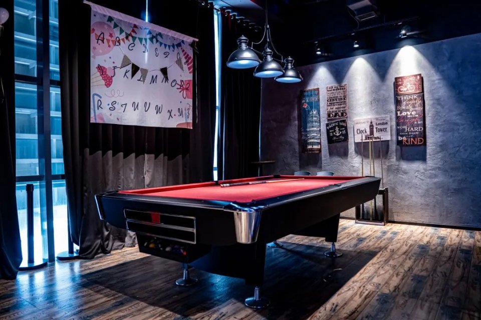 轰趴馆里的小型ktv多少钱,酒店式公寓轰趴棋牌馆