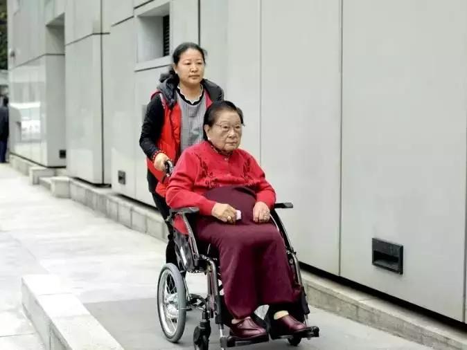 家族争产不休,瑞安却没有故事!公主当家,瑞安或迎来罗宝瑜时代