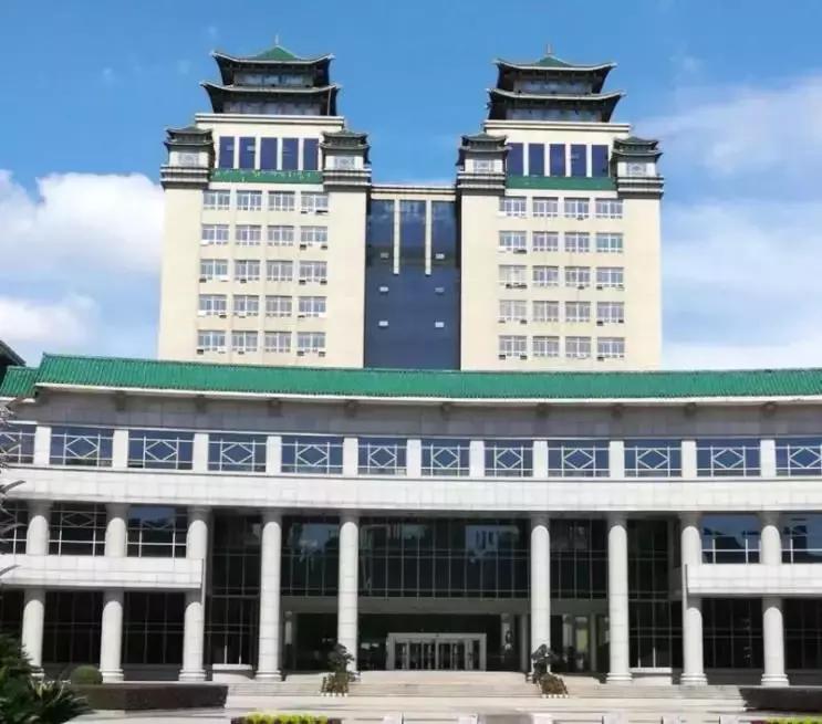 武汉最美大学中南民族大学,武汉文艺学校