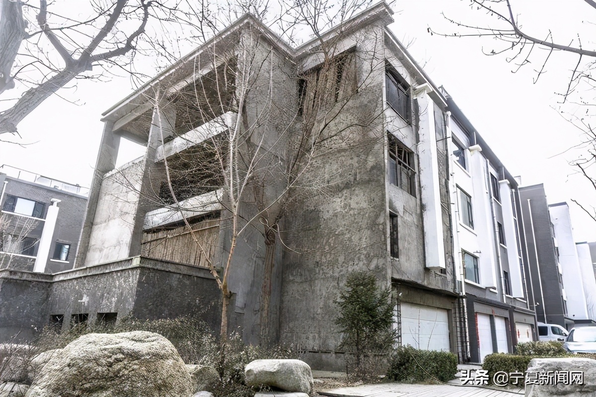 银川黄河边烂尾别墅,银川珺睿府三期烂尾了吗