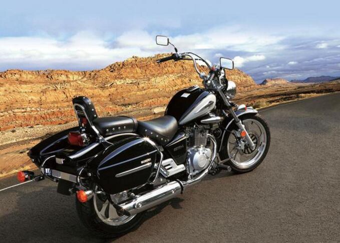 真正的美式太子车!150CC电喷引擎,2L油耗,双筒仪表,配置完善