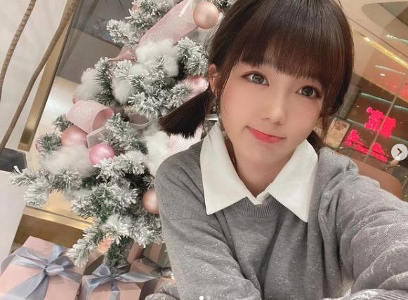 TES卡萨女朋友个人账号被扒出，系台湾知名小网红，拉哥有福了
