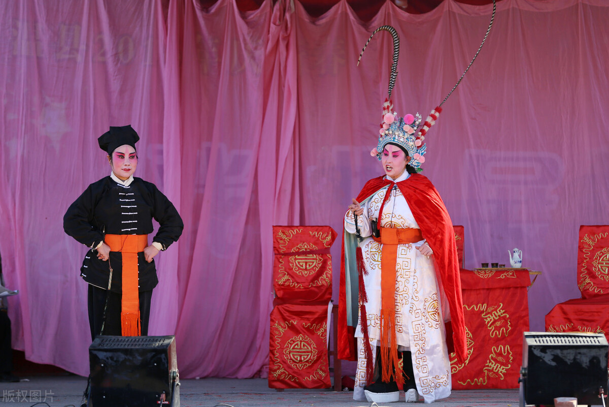 董卓和吕布他们俩是怎么死的,董卓为什么收吕布为义子