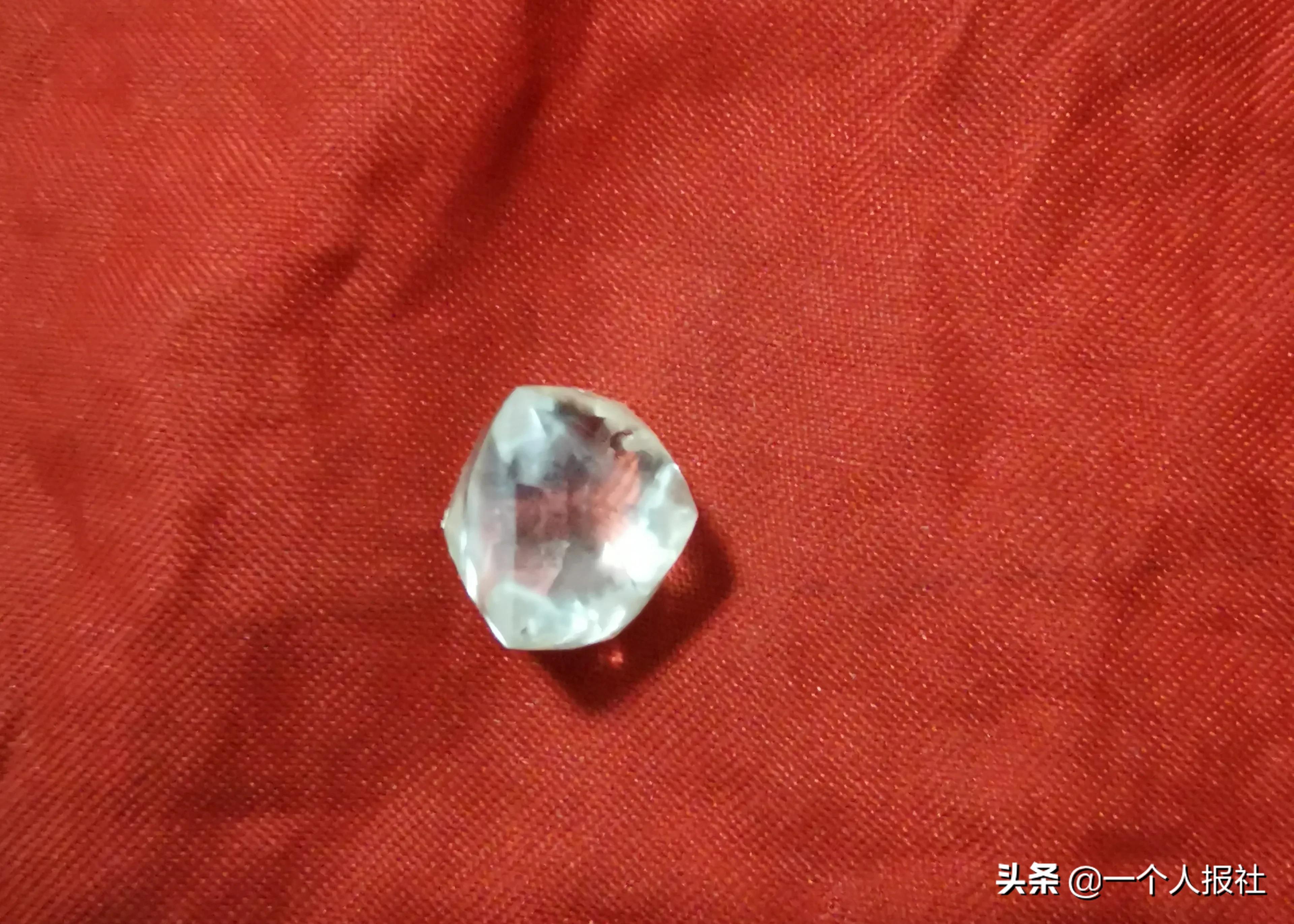 閽荤煶涔嬬編鍦ㄤ簬姘告亽,閽荤煶鍘熺煶琛ㄩ潰鐗瑰緛