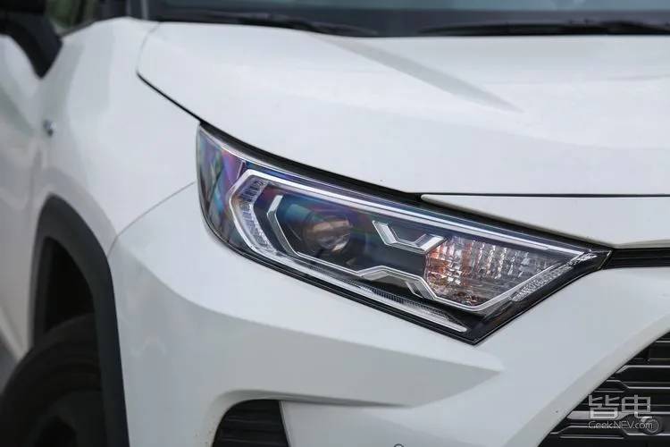 一汽丰田suv荣放rav4哪个颜色好看,家用suv选rav4荣放和crv哪款合适