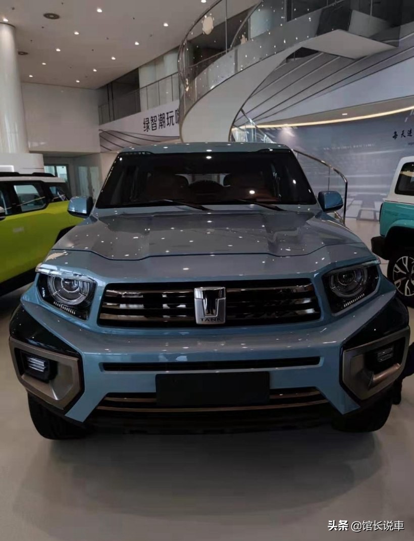 新款坦克700对比酷路泽,酷路泽v85.7和坦克700越野