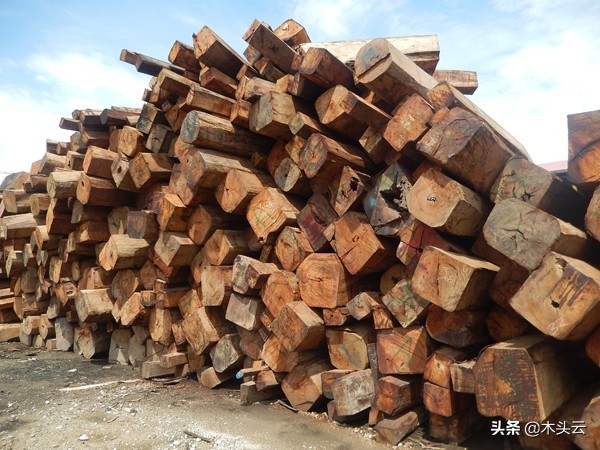 红木手串掉色是什么原因,红木老掉色是真红木吗