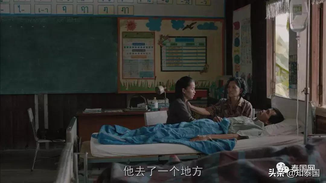 被士兵“上身”的年轻女巫，为何要去舔舐老女人伤痕累累的大腿？