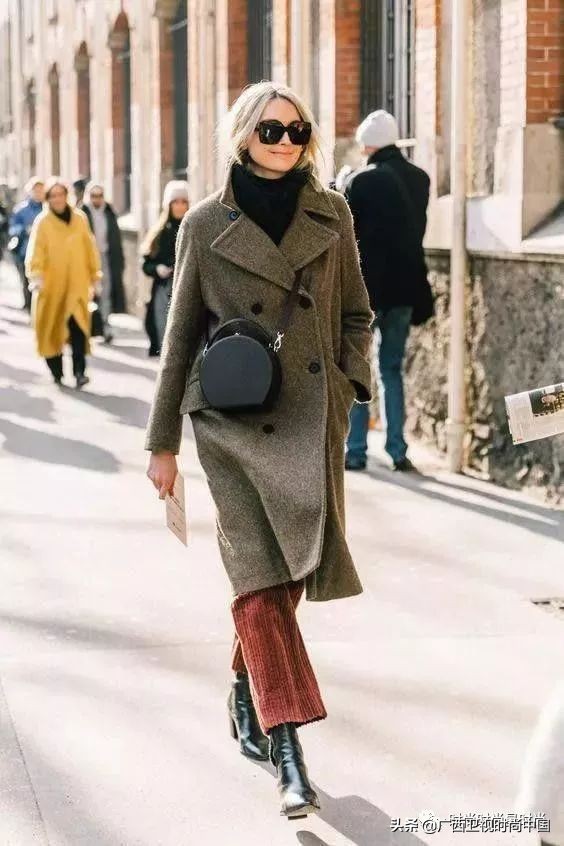 男灯芯绒裤子的搭法,灯芯绒中款穿搭