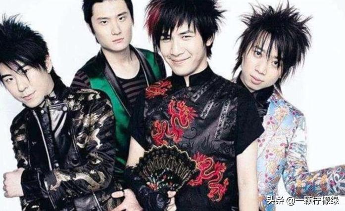 十几年前的杀马特时期，王力宏也曾洗剪吹，只有陈冠希引领时尚