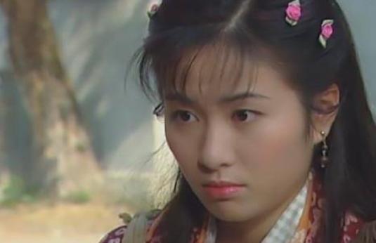 曾经的TVB当家花旦被嘲“下降头”，与黄奕开怼要走黑红路线