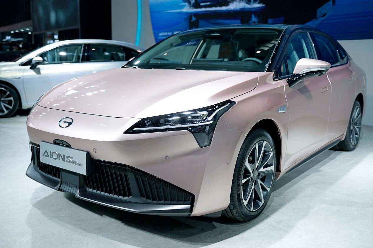 aionsplus全景天幕,广汽埃安aionsplus2022款