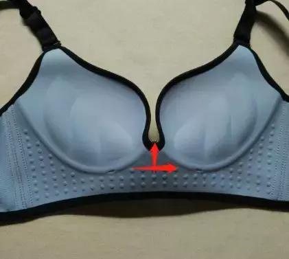 这么多年,我一直假装很会挑文胸……