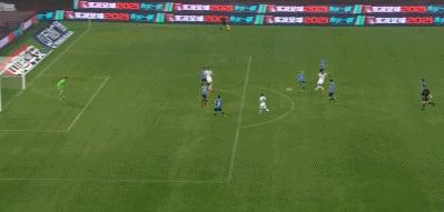 伟大的2-1！中超升班马爆发，裁判给点球引争议，板着脸解释