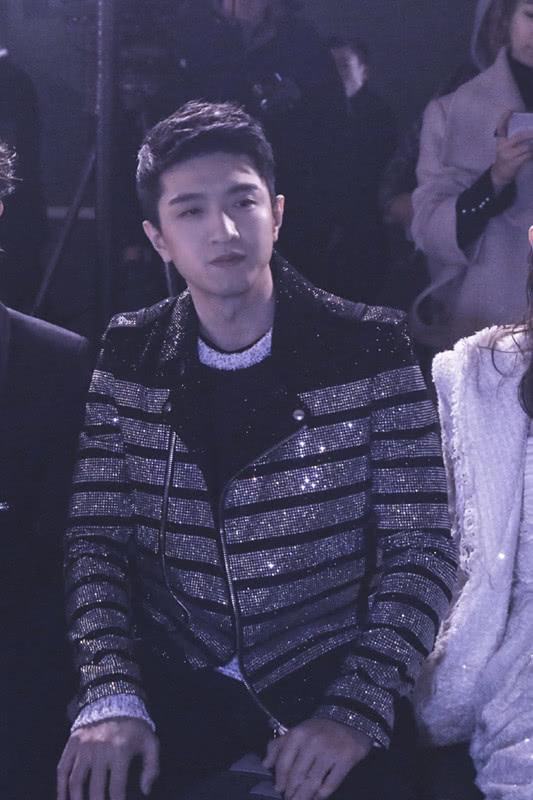 金瀚休闲西装,金瀚巴黎走秀视频