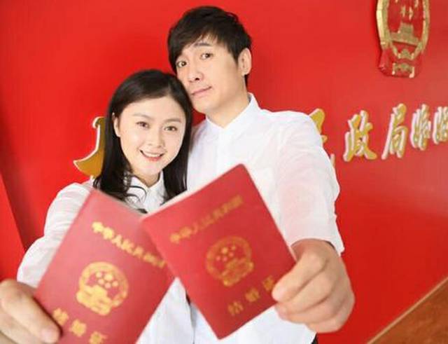 明星结婚证照片图片大全,十对明星夫妻证件照