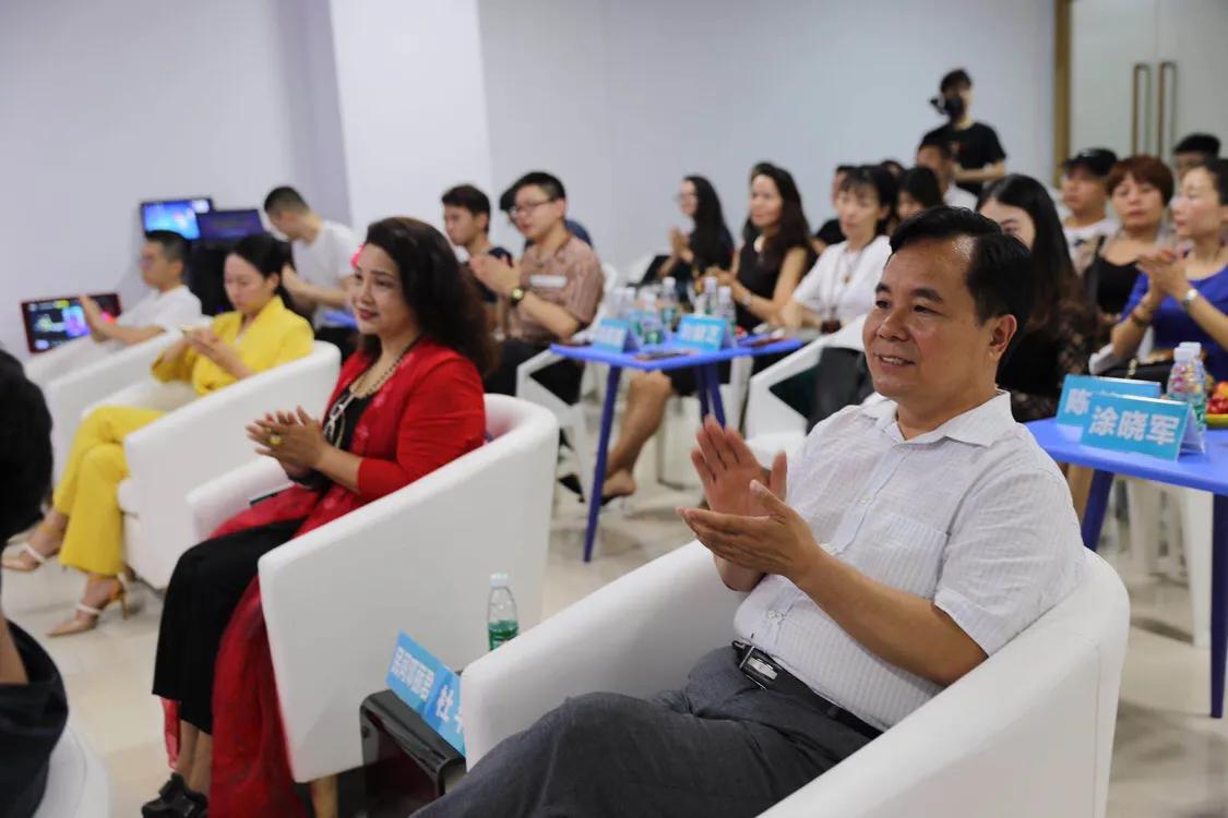 《咸鱼方程式》初恋情人时尚宝贝完美收官