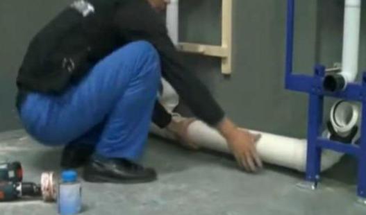 马桶不要随便移位!50岁老师傅良心忠告,要移也得这么做