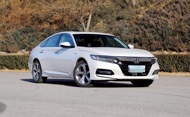 雅阁混动6万公里值得买吗,十代混动雅阁夏天油耗会不会下降