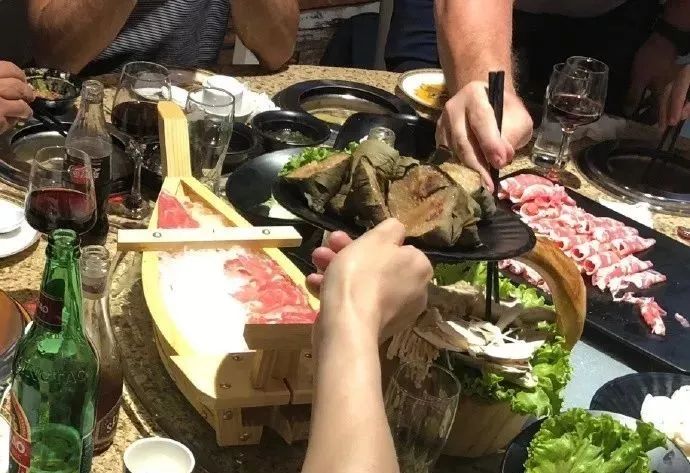 当中国男足脱掉上衣，你就知道他们为何难以崛起？