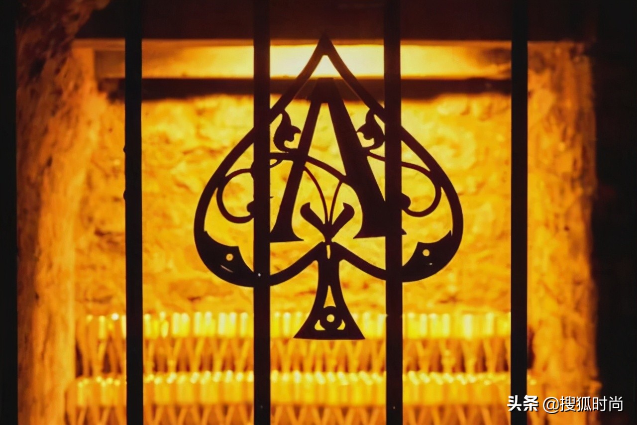 网友爆料王思聪夜店一晚消费30万,王思聪夜店花费4亿人民币