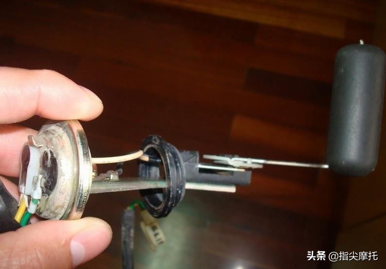 摩托车油表的各种显示标志,摩托车油表不显