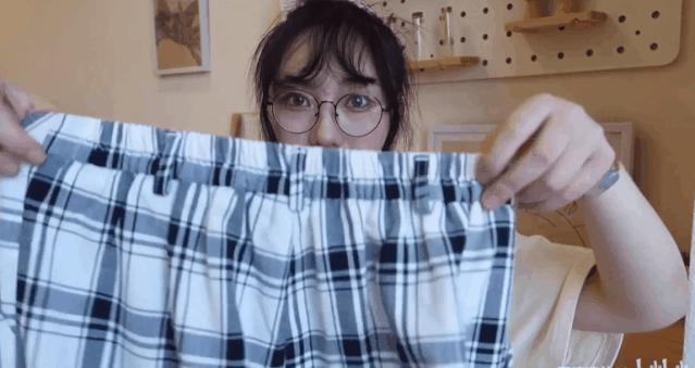 张大奕和雪梨小雏菊碎花裙,网红店铺张大奕