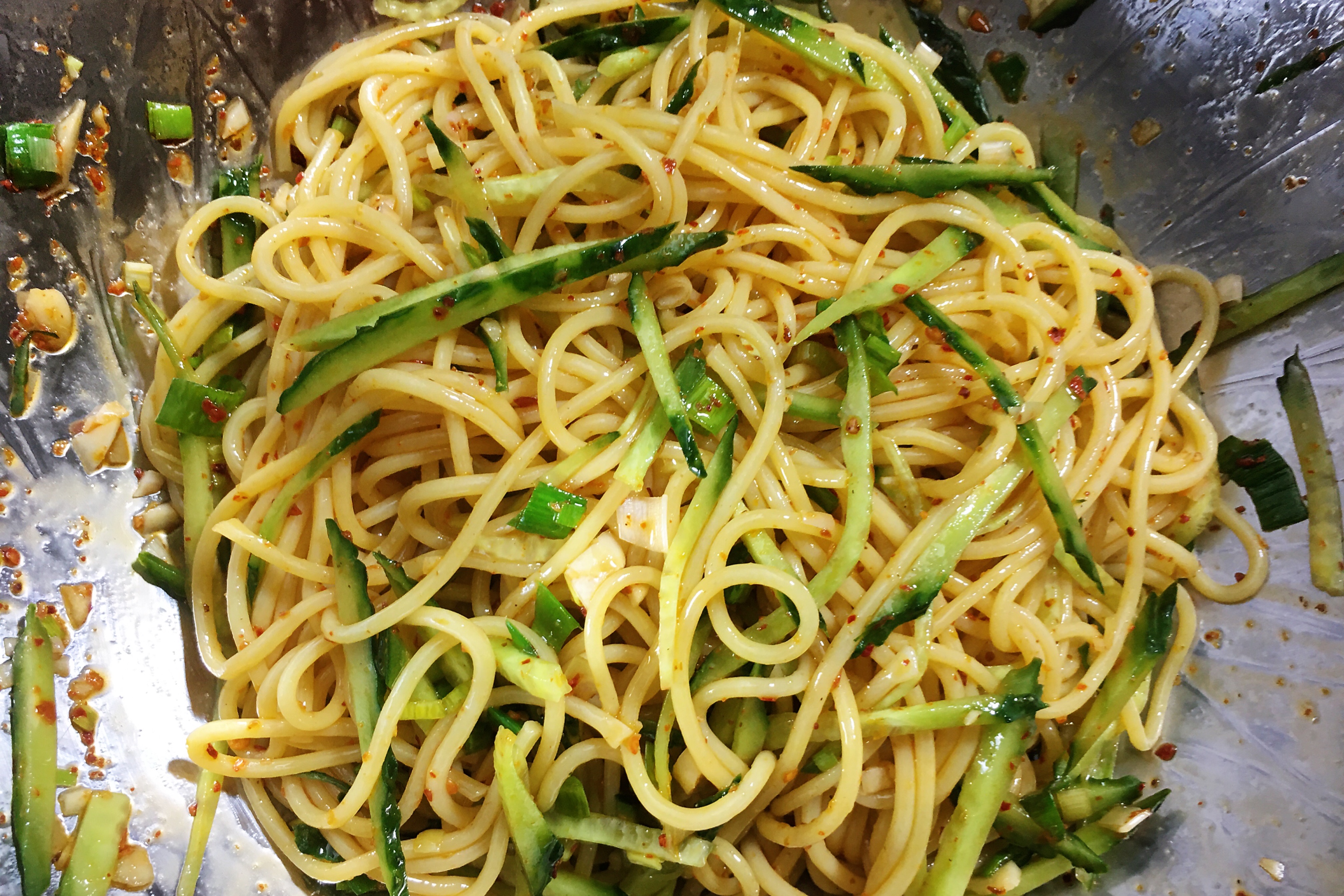 玉米面条先泡后煮的视频,玉米面条生吃