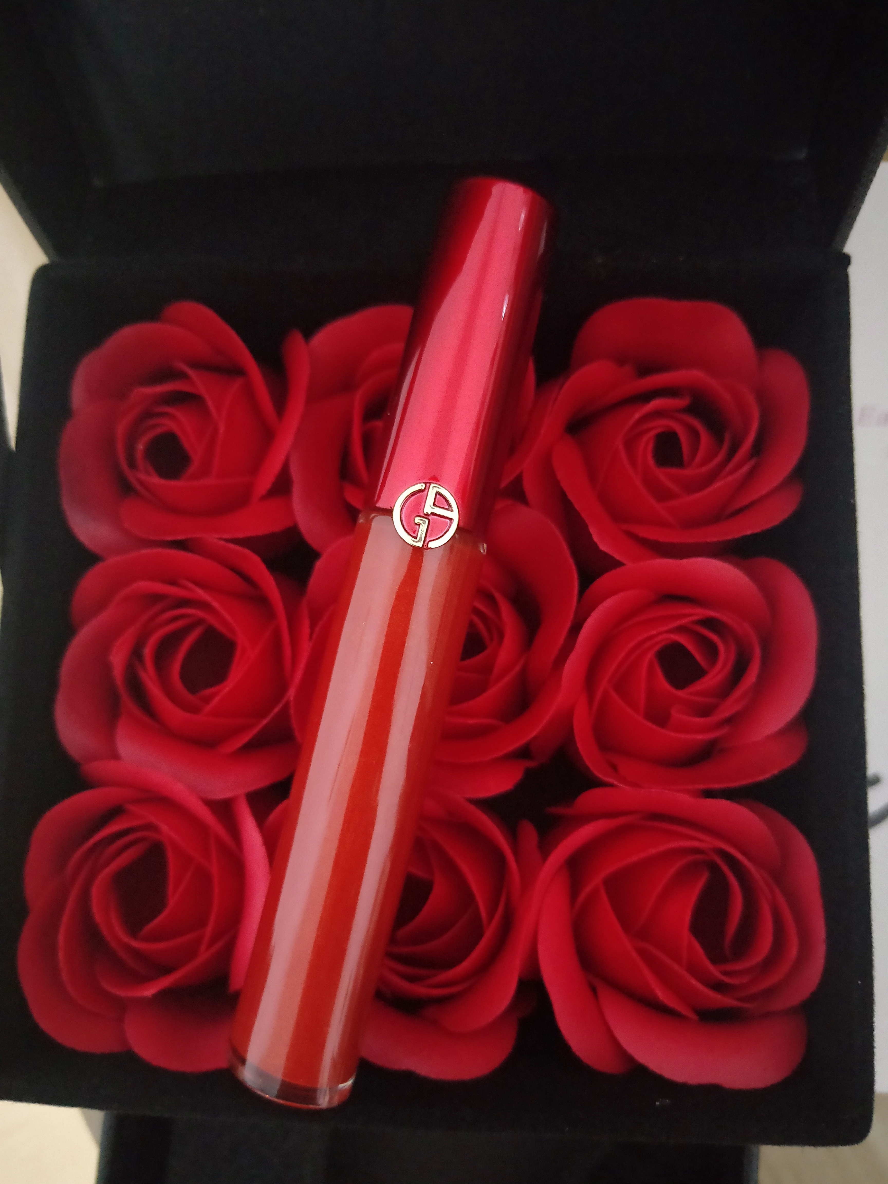 阿玛尼红管唇釉400跟402哪个好看 (阿玛尼唇釉405跟迪奥999哑光试色)