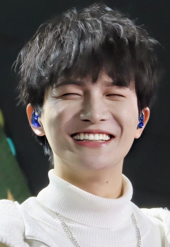 周深在饭圈边缘,周深饭圈