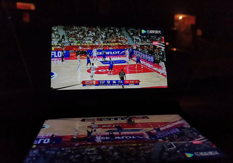 百路达HUD：听歌追剧看小猪佩奇？这才是车载导航的正确打开方式