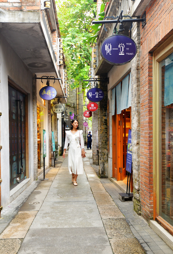 岭南天地奶茶啤酒,岭南天地外国酒馆