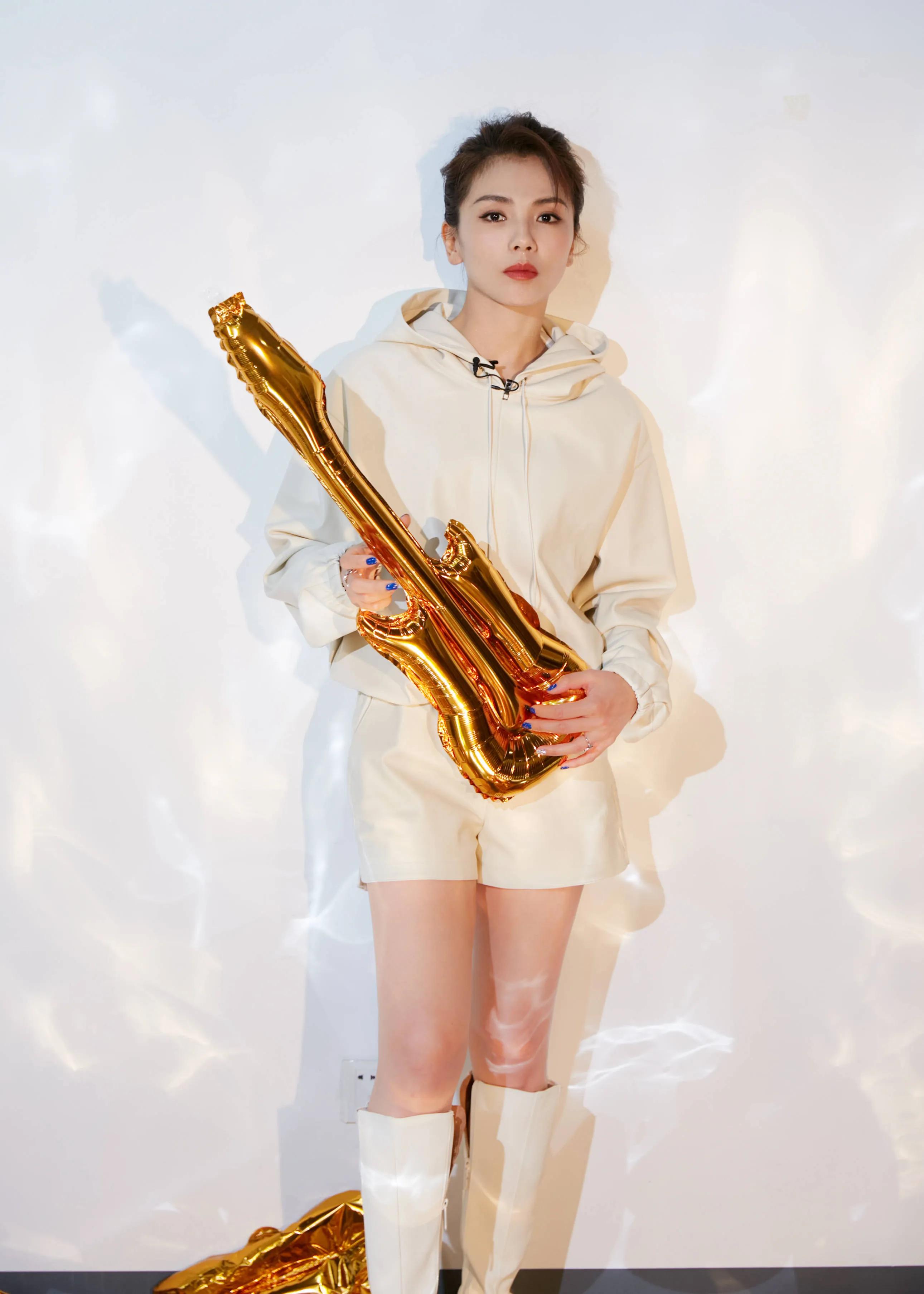 王珂：百亿富豪闪婚女明星，三年后遭遇破产，媳妇成“国民贤妻”