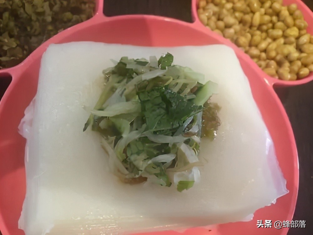 安顺特色小吃,安顺小裹卷红辣椒酱料做法