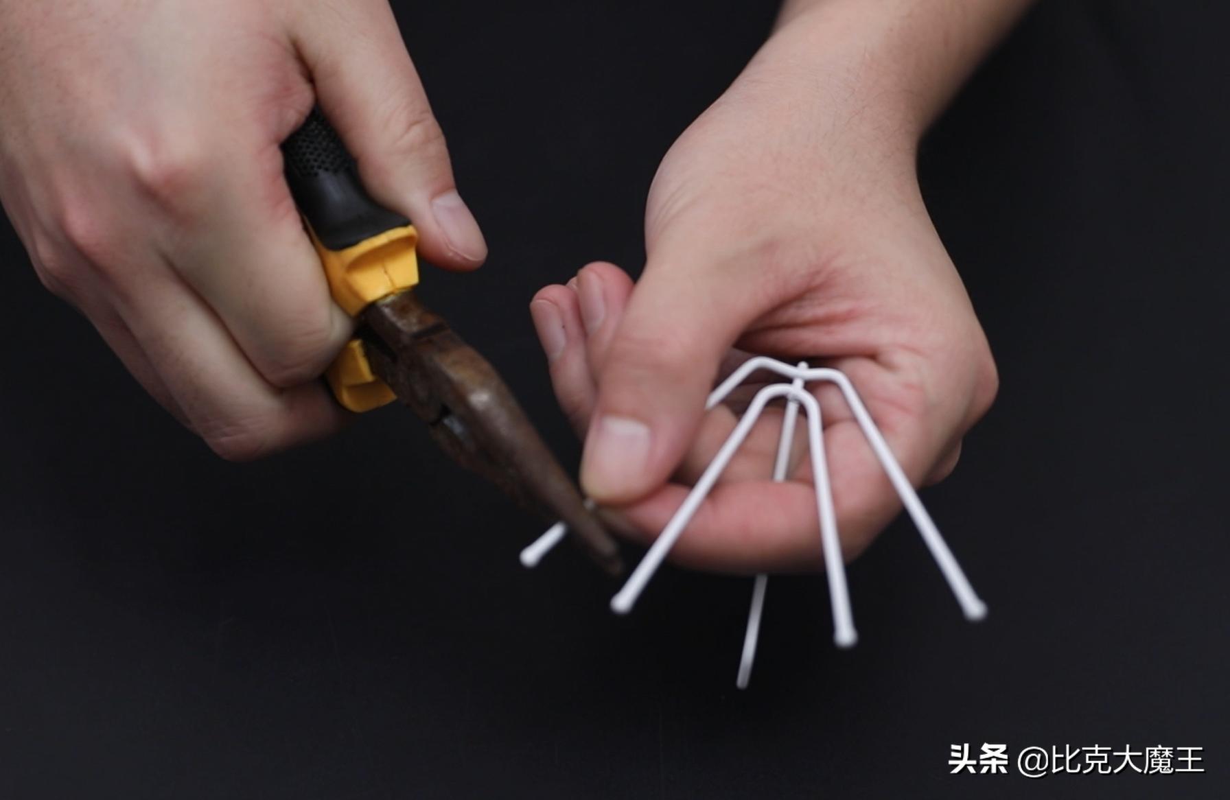 快速剥瓜子皮方便方法,用夹子剥瓜子小妙招