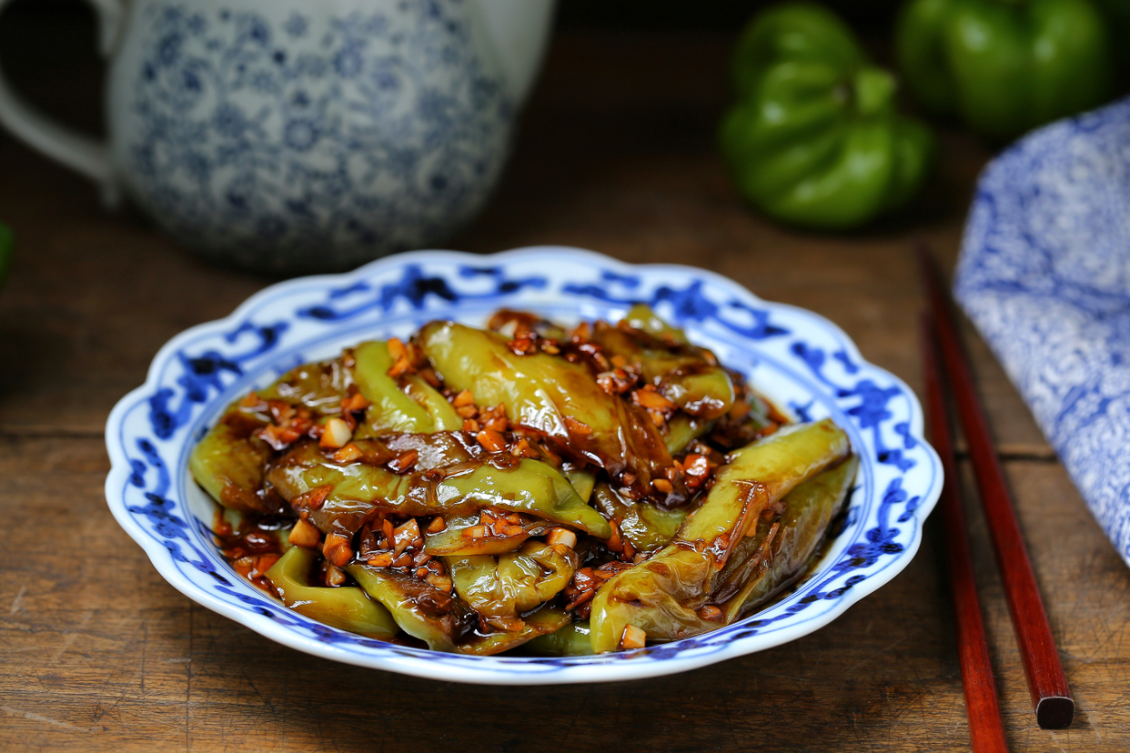 最好吃的辣椒水拌饭吃怎么做,用超级辣的辣椒拌米饭吃