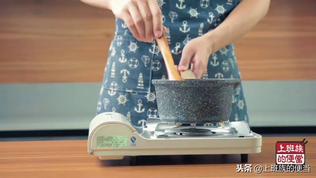 牛奶鸡蛋芒果布丁的做法,自制芒果布丁入口即化超级好吃