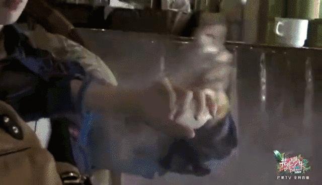 防晒喷雾正确方法视频教程,防晒喷雾的正确喷法